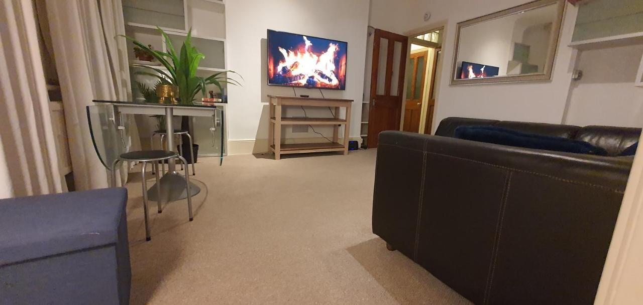 Walk To London Bridge En Suite Apartment With Kitchen Exterior photo